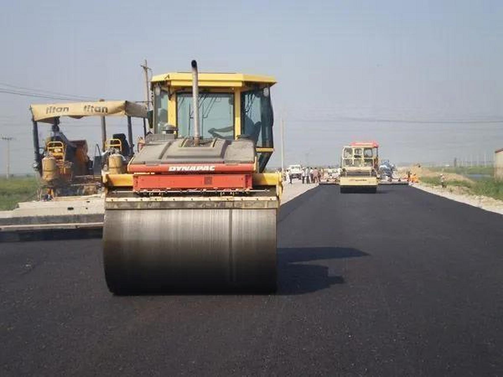 水泥路壽命更長，為何高速公路偏好瀝青路面？